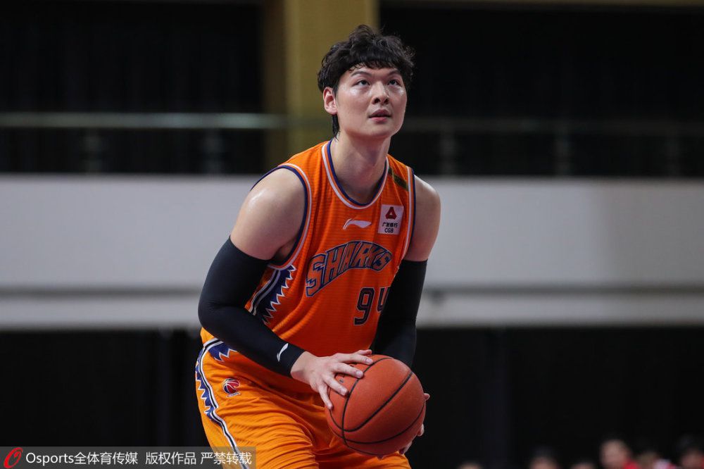 特奥左路传到禁区后点约维奇头球摆渡托莫里门前推射破门，米兰3-0弗洛西诺内。